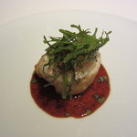 キュイジーヌ[s] ミッシェル・トロワグロ - 力強い味わいの鮟鱇 エストラゴン風味 フェンネルと上野原のリーフ野菜