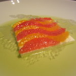 キュイジーヌ[s] ミッシェル・トロワグロ - グレープフルーツとオレンジ パセリのナージュ ヨーグルトのクリーム