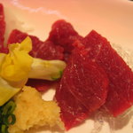 菅乃屋 ＪＲ博多シティ店 - 馬赤身刺し