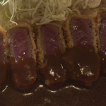 洋食の藤 - ９割以上が赤身です（逆光ですから、写真の見映えは今一つ。。。）