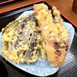 讃岐うどん いわい - なす天（100円）、げそ天（150円）