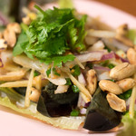 ひょうたん - 2018.5 ヤムカイヨーマァ（480円）ピータンのサラダ