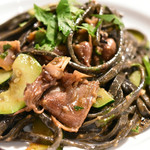 ピッツェリア・エ・バール・レガーメ - いか墨麺のほたるいかとズッキーニ