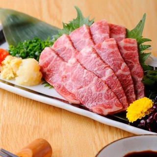 You can eat the best naturally marbled horse sashimi that is difficult to obtain!