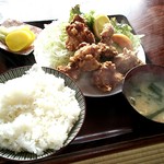 さかさ食堂 - 熱々の唐揚げ定食