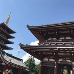浅草 花月堂 - 青空と浅草寺