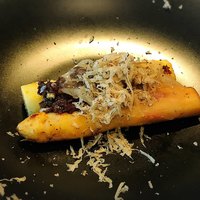 リストランテ･ヒロ チェントロ 丸ビル店 - 季節の温前菜
                イタリアパドヴァ産ホワイトアスパラのボリート
                マッシュルームとサマートリュフのデュクセル
                千代幻豚のラルド添え
