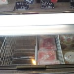 アン・セリーズ - 店内の冷凍ショーケース