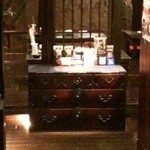 くいもの屋 わん - 店内廊下に何気なく置いてある