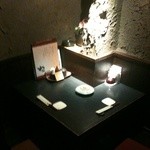 くいもの屋 わん - 二人席でしっぽりと（笑）