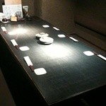 くいもの屋 わん - 六人席、意外と余裕アリ