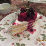 ベリー山盛りケーキ