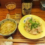 おかめ茶屋 - 中瓶ビール、酢もつ、お通し