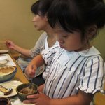 夢風景 - 稲庭うどんを食べる娘