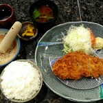 とん亭 - 「ロースとんかつ定食」ご飯大 800円