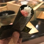 鮨処 多田 - 炸裂するネギトロの手巻き