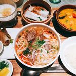 ジャスミンパレス - ベトナム海鮮カレーと牛すじスープ麺のセット
