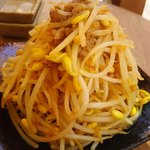 肉汁餃子のダンダダン - もやしどっさり