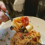 パスタピッコラ - イカと黒オリーブのトマトソースパスタ