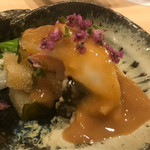 はらまさ - 鮑、子持ち昆布、うるい、コノワタソースかけ
      