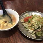 大衆中遊華食堂 八戒 - サラダと中華スープも付いてるよ