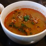 辛トォンデジ - 見た目ほど辛くないユッケジャンスープ