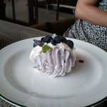 グランファミーユ・シェ松尾 - ブルーベリーのメレンゲケーキ