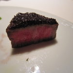 キュイジーヌ[s] ミッシェル・トロワグロ - 牛肉は絶妙の焼き加減