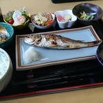 Shokudou dai - シログチの焼魚定食