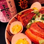 Okinawa Izakaya Paradaisu - 皮付き三枚肉をトロトロになるまで煮込んだ沖縄の郷土料理！ラフテー