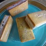 チーズ ピゲ - 左から時計回りに　ラムフルーツ　三種のベリー　濃厚バニラ　さくらあん