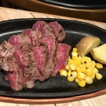 ステーキ酒場 うしマル - 切り落とし盛り合わせ２００ｇ