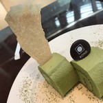 ケーキセットの抹茶のロールケーキ