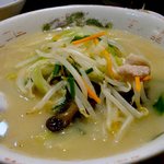 謝謝ラーメン - タンメン580円。使い込まれた器がこの店の歴史を物語る…