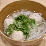 波へい - フォー 鶏団子入り おだしにナンプラーとレモングラスを加えて