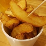 燻製バル けむりば - 燻製塩胡椒のポテトフライ300円