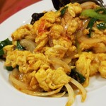 五修堂 - ニラと玉葱と玉子のピリ辛炒め(420円)です。