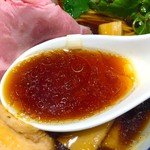 寿製麺 よしかわ - クリアな黒スープ