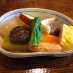 地球屋 - 有機野菜の炊き合せ。