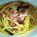 タヴェルナ　エッセ - ベーコンと木ノ子の白ワイン風味