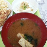 お食事処 藤 - 味噌汁、冷奴