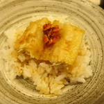 天ぷら やす田 - 天丼にしてラー油も一緒に