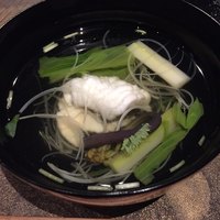 吉祥 吉祥寺店 - [御椀]
                鮎魚女葛たたき 山菜沢煮仕立て (うるい、独活、筍、蕨、三つ葉)