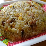 肉のわかば - チャーハンはチャーシュー、ネギ、卵など