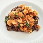 mondo - アマゾンカカオを練りこんだタリオリーニ　桜エビのソース