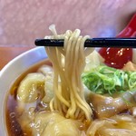 柴崎亭 - 細いストレート麺
            器は小ぶりですが、麺はたっぷり。