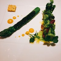 銀座 レカン - キャビアオシェトラとグリーンアスパラガス
                  網笠模様のミモザ アスパラガスのムース ヘルフィーユの香り