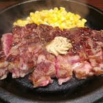 いきなりステーキ - 赤身でなかなかいけますよ。そんなに硬いというイメージはありません。輸入肉独特の匂いもさほどしません。
