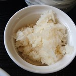 手打ち蕎麦わ - ゴリゴリと鬼おろしでおろした辛味大根目の覚める辛さです(⑅; ఠ ਉ ఠ)