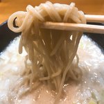 牛の虜 - 和牛そば＋辛玉の麺